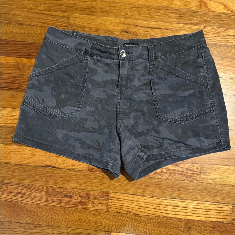 Camo Women's Shorts